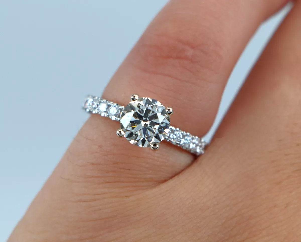 💎 Royal Elegance Diamond Ring – The Sparkle of Forever 💎
